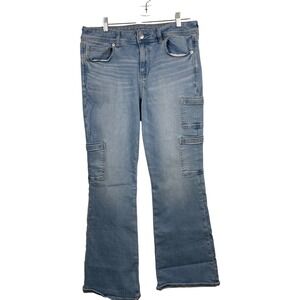 American Eagle Women SZ 12 Short Light Wash Flare Cargo Jeans Next Level Stretch